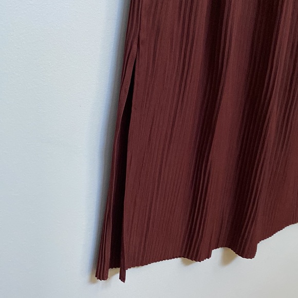 ❗️SOLD❗️Aritzia Wilfred Dark Brown/Burgundy Pleated Celesse Midi Skirt Size M - Picture 5 of 10
